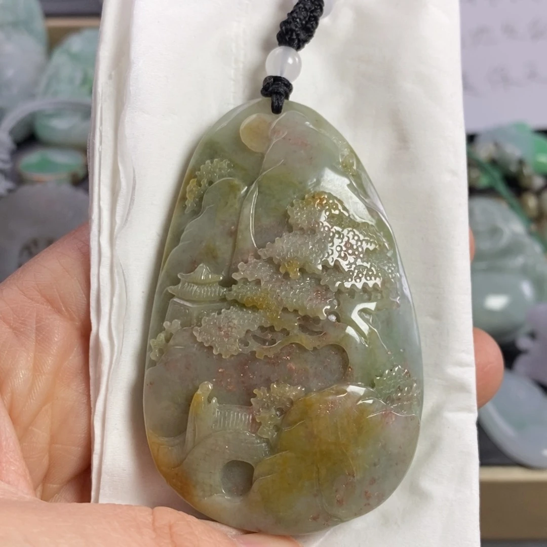 翡翠颈饰未镶嵌山水