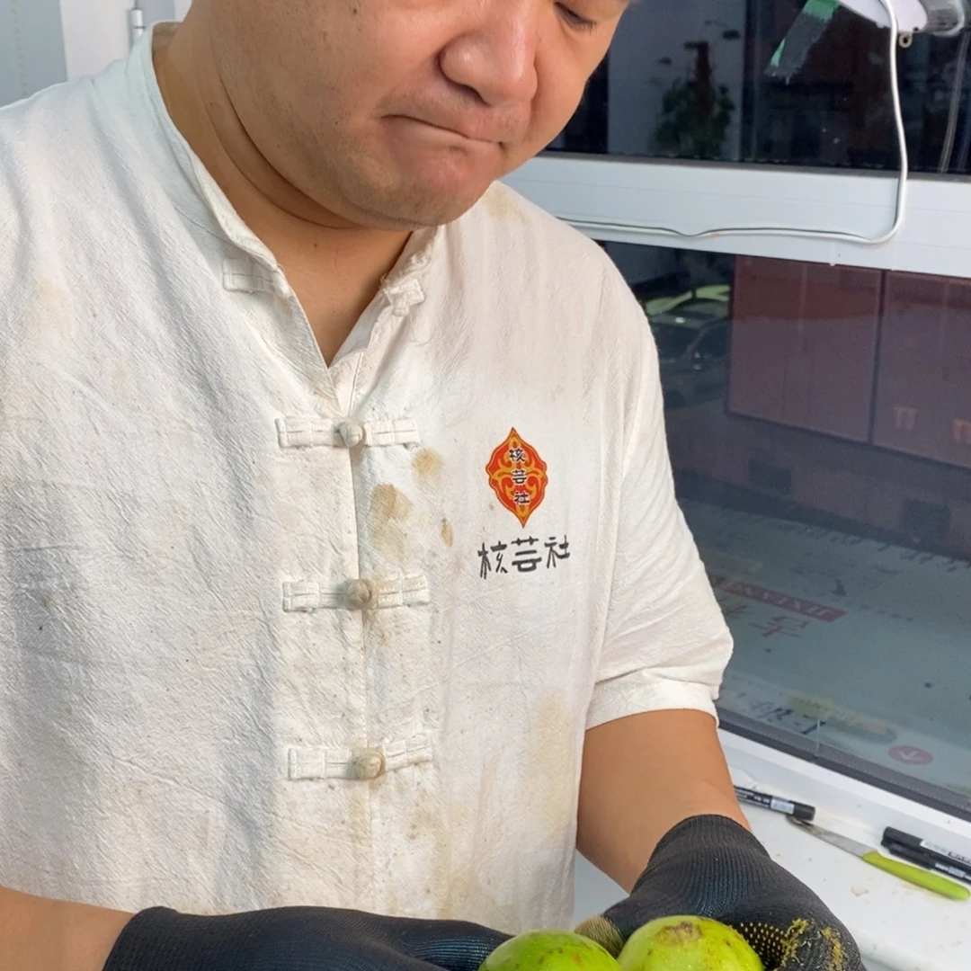 文玩核桃吊坠蛤蟆头
