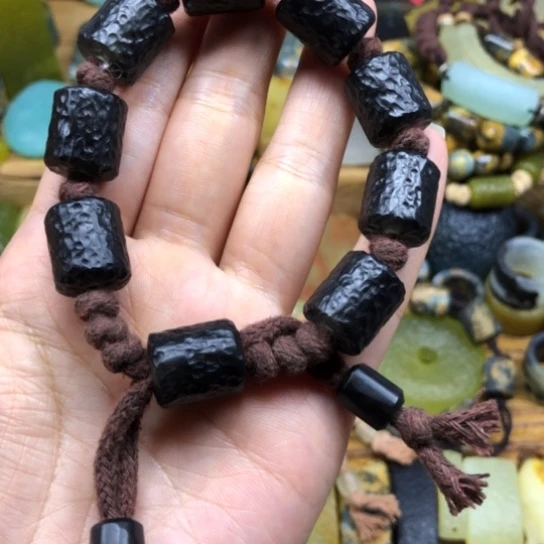 j***蛇纹石玉合金颈饰