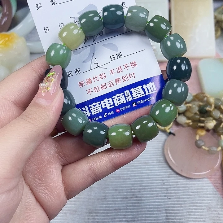 雨***晴和田玉未镶嵌颈饰