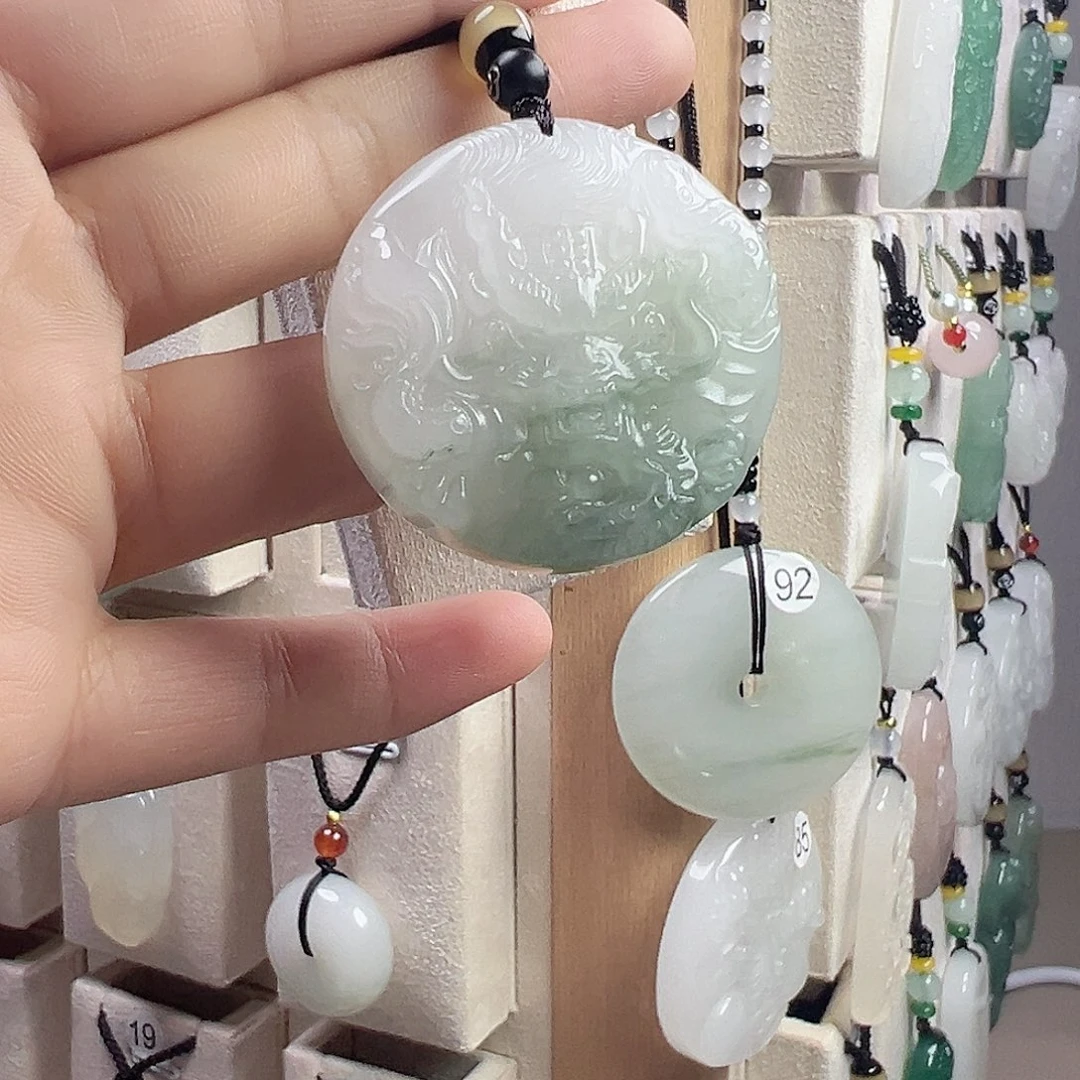 石英质玉未镶嵌颈饰