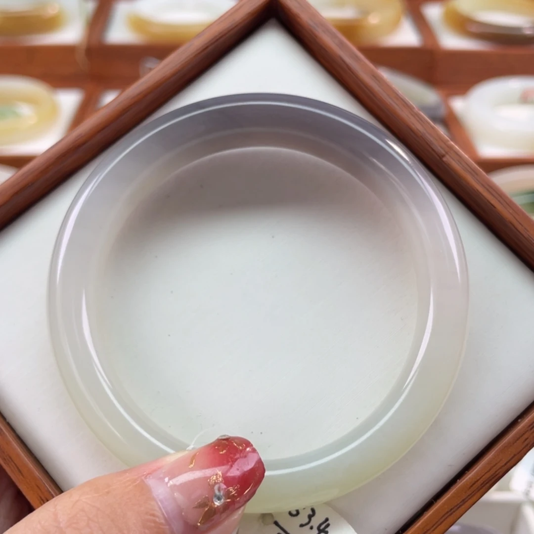 【闪购商品】和田玉手镯未镶嵌58