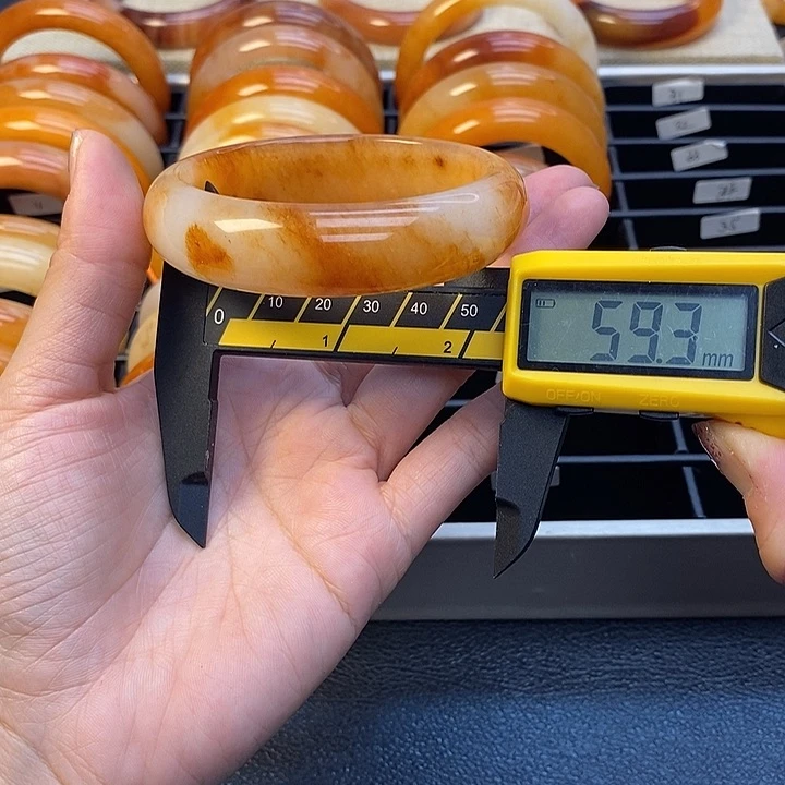 未镶嵌石英质玉（黄龙玉）手镯26号