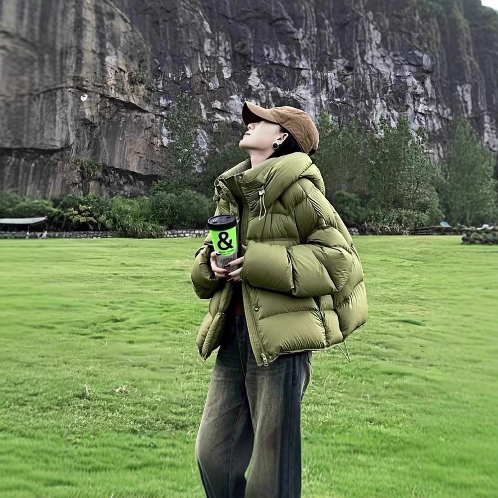 泡芙龟背绿色短款棉服女2025年新款冬季莱姆绿棉袄连帽面包服外套