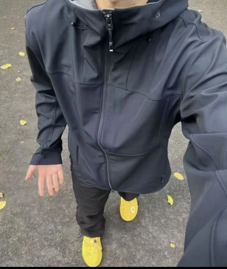 A{三门发货}m8ic 光板软壳冲锋衣春秋男款运动户外休闲连帽防风