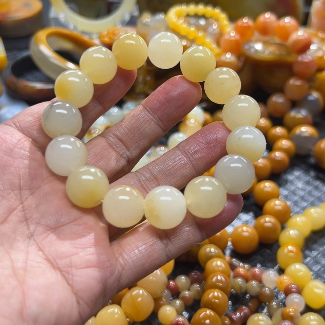 石英质玉未镶嵌颈饰