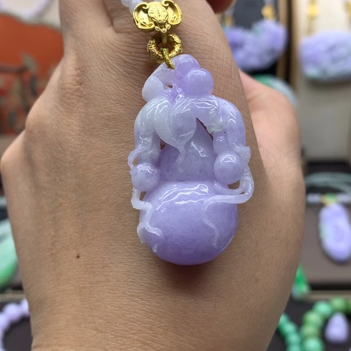 翡翠未镶嵌吊坠(赠链)