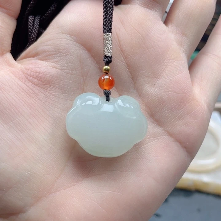 石英质玉未镶嵌颈饰