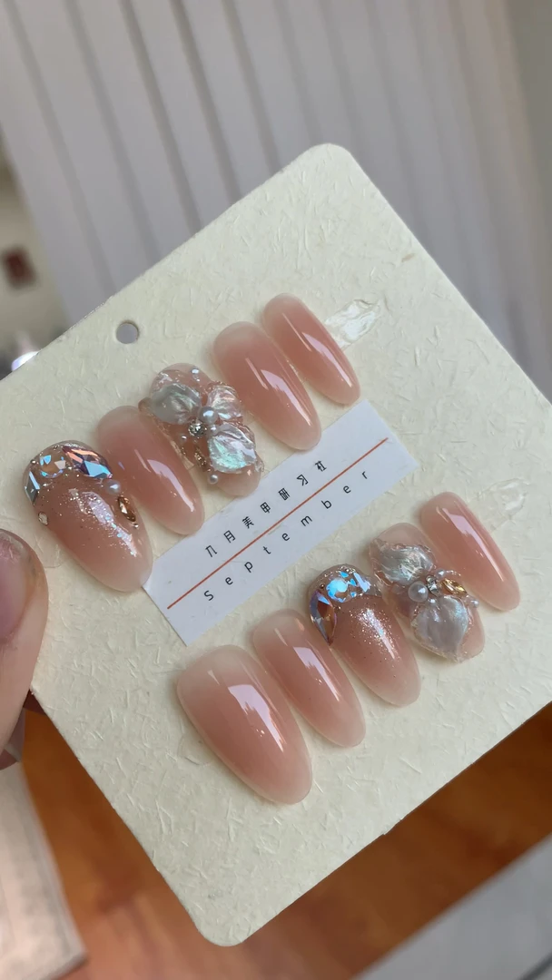 短款显白穿戴甲手工定制雕花华子钻穿戴甲