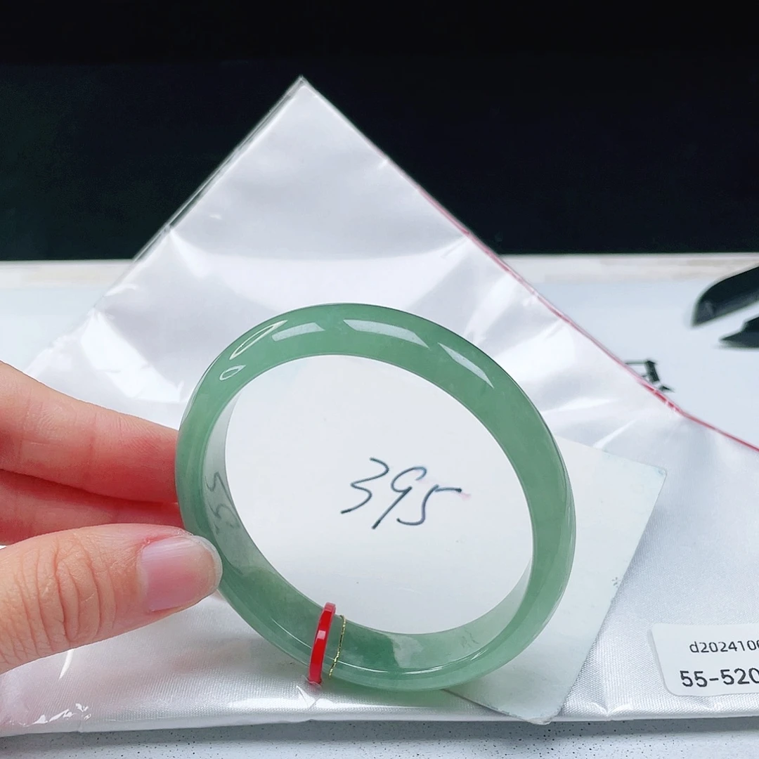 翡翠未镶嵌手镯55+贵妃