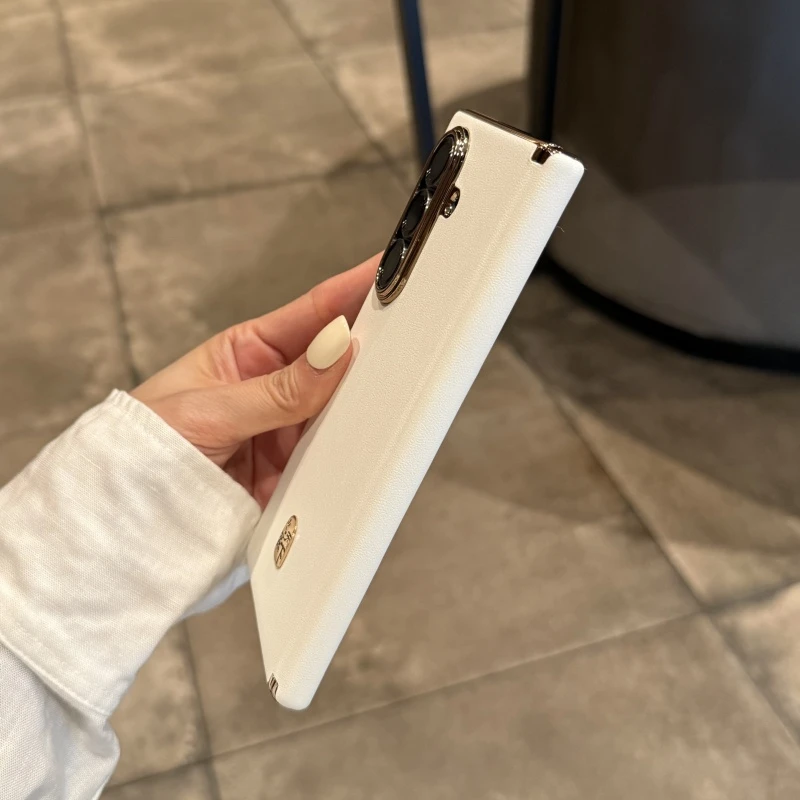 适用三星zfold7手机壳折叠屏中轴保护奶昔白简约高档电镀防摔后壳