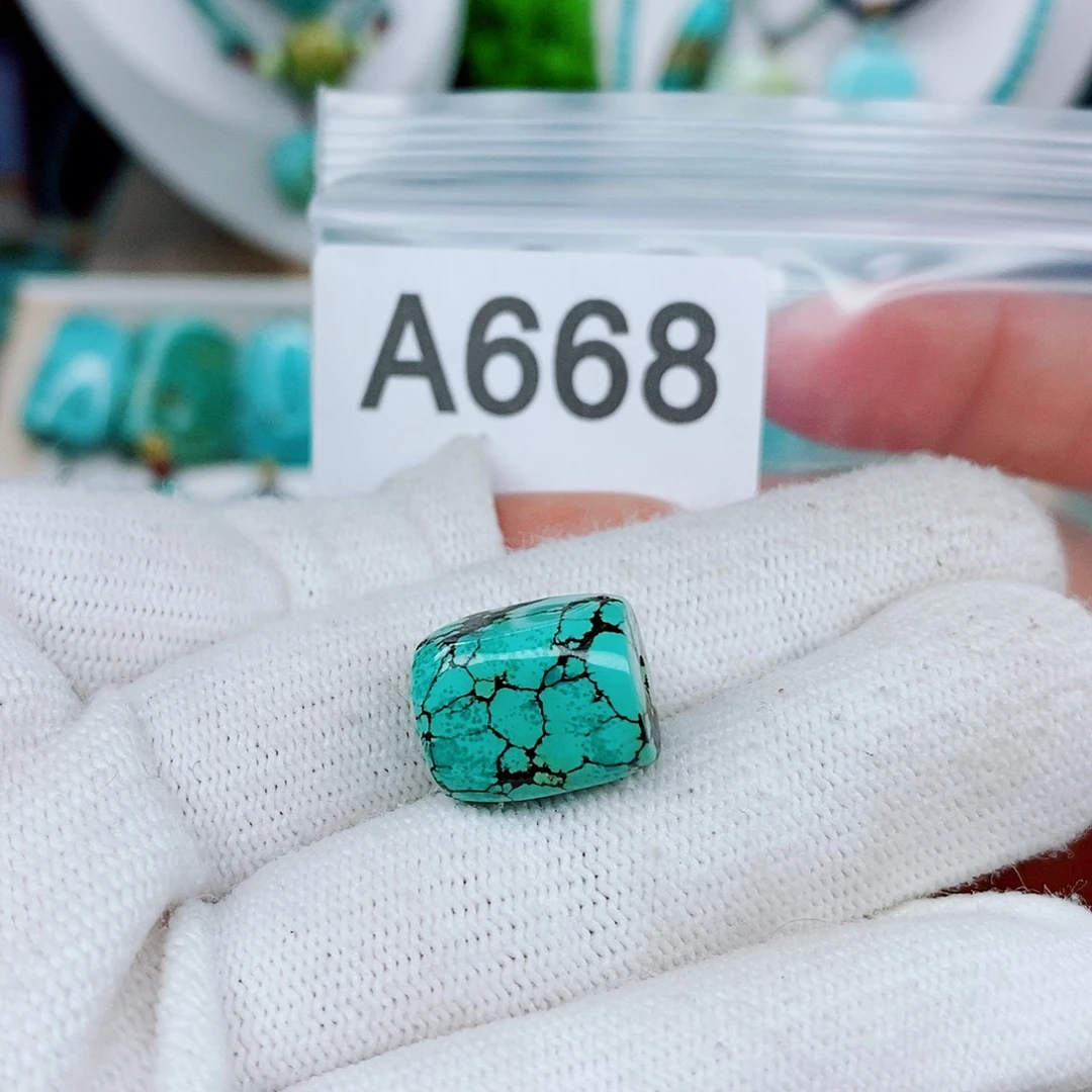 绿松石未镶嵌颈饰