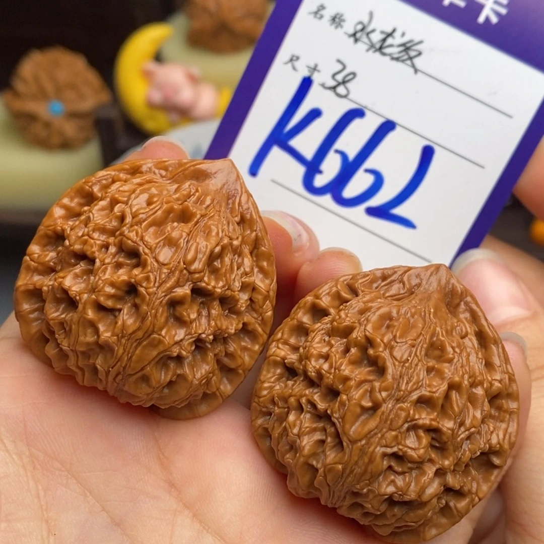 文玩核桃吊坠水龙纹