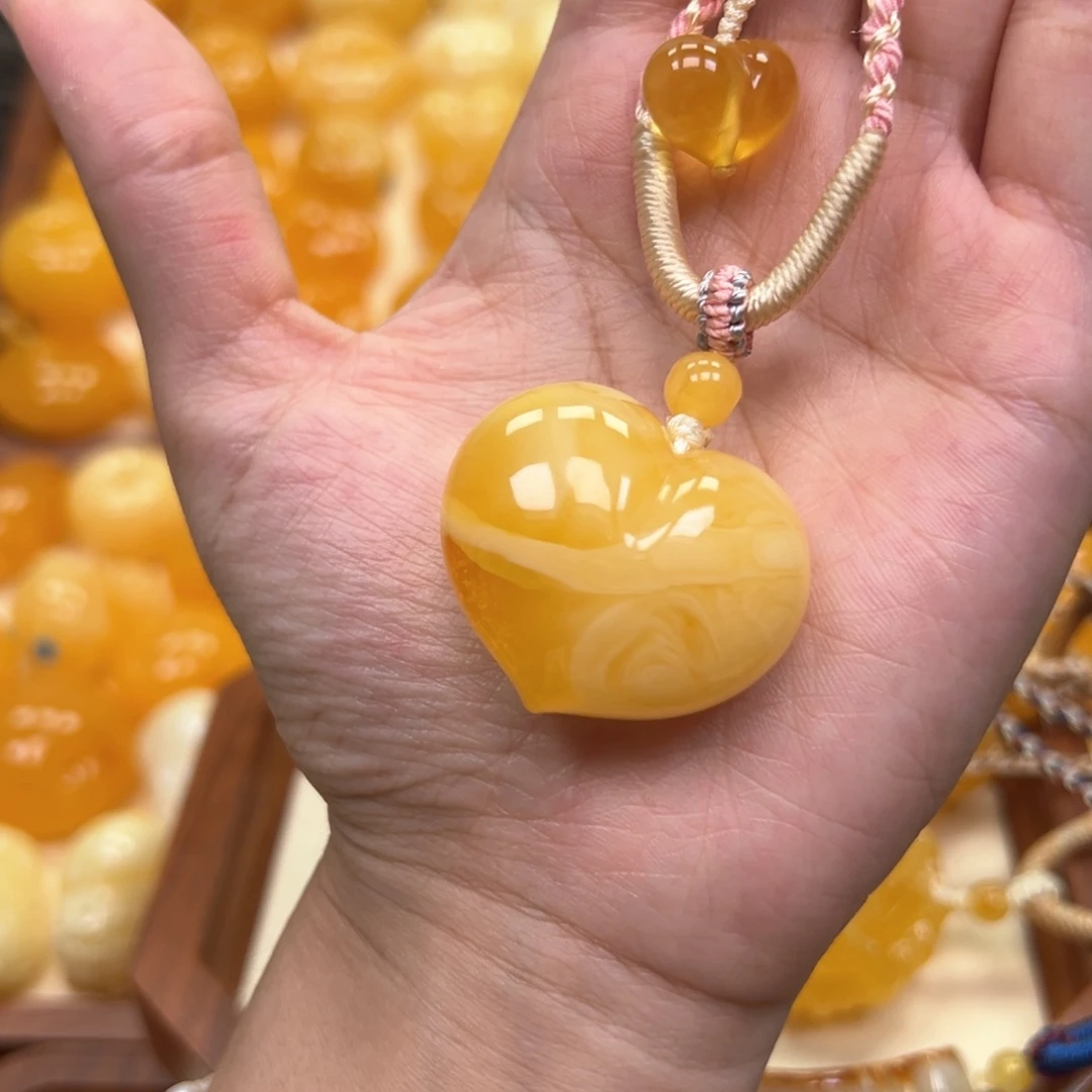 琥珀未镶嵌颈饰蜜蜡
