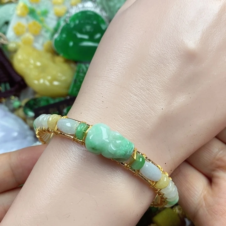 翡翠未镶嵌吊坠(赠链)