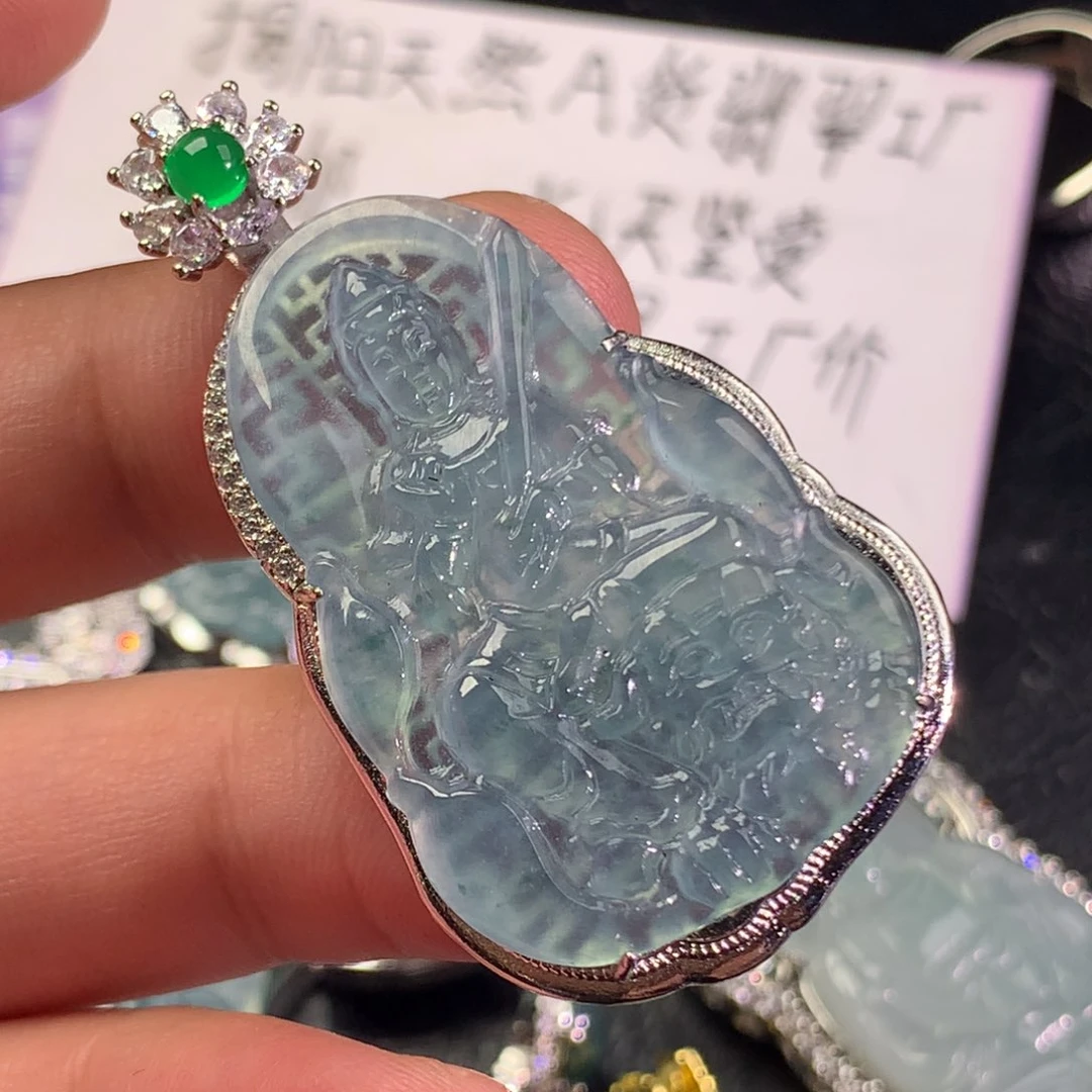 翡翠未镶嵌颈饰文殊