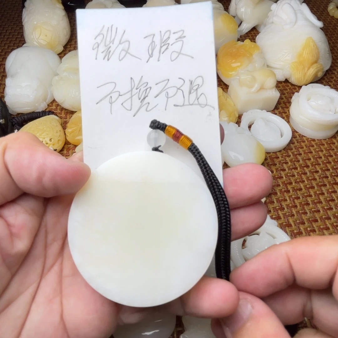 贝壳非金属微瑕吊坠