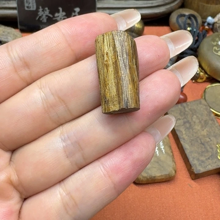大叶紫檀（黑酸枝木类）