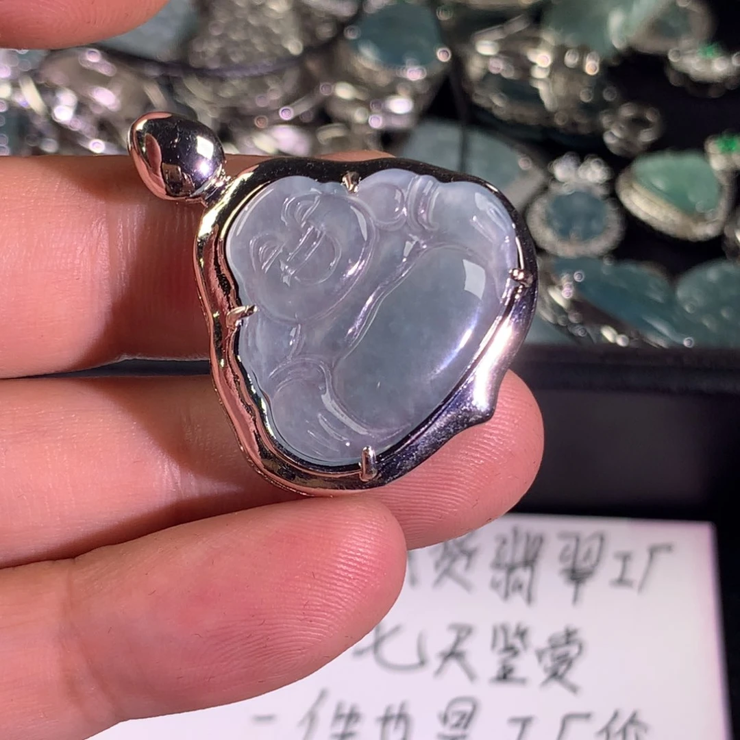 翡翠未镶嵌颈饰大佛公
