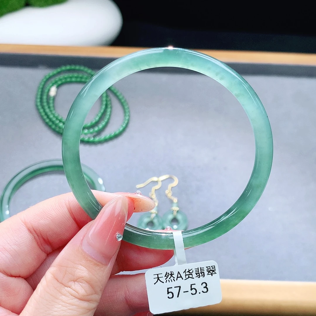 未镶嵌手镯（圆镯）翡翠