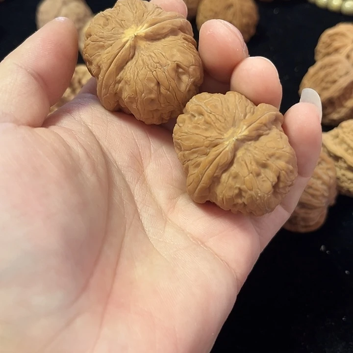 把件文玩核桃边38肚42左右瑕疵元宝，编号019