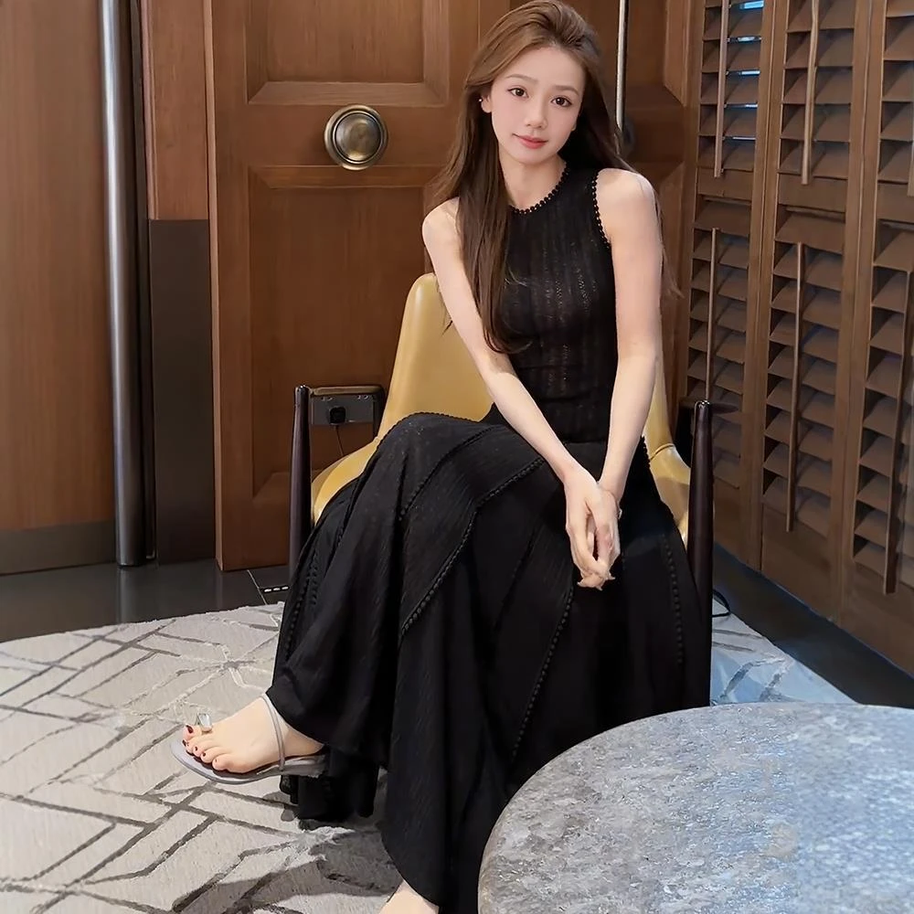 法式赫本风重工针织镂空无袖连衣裙女夏季高级感气质绝美小黑裙子