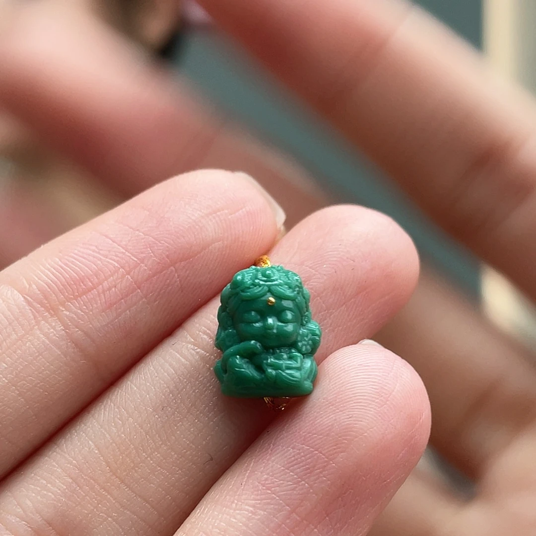 绿松石未镶嵌颈饰