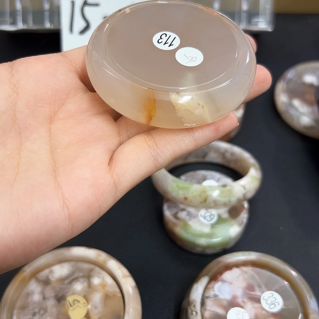 淡***香手镯玛瑙/玉髓未镶嵌50