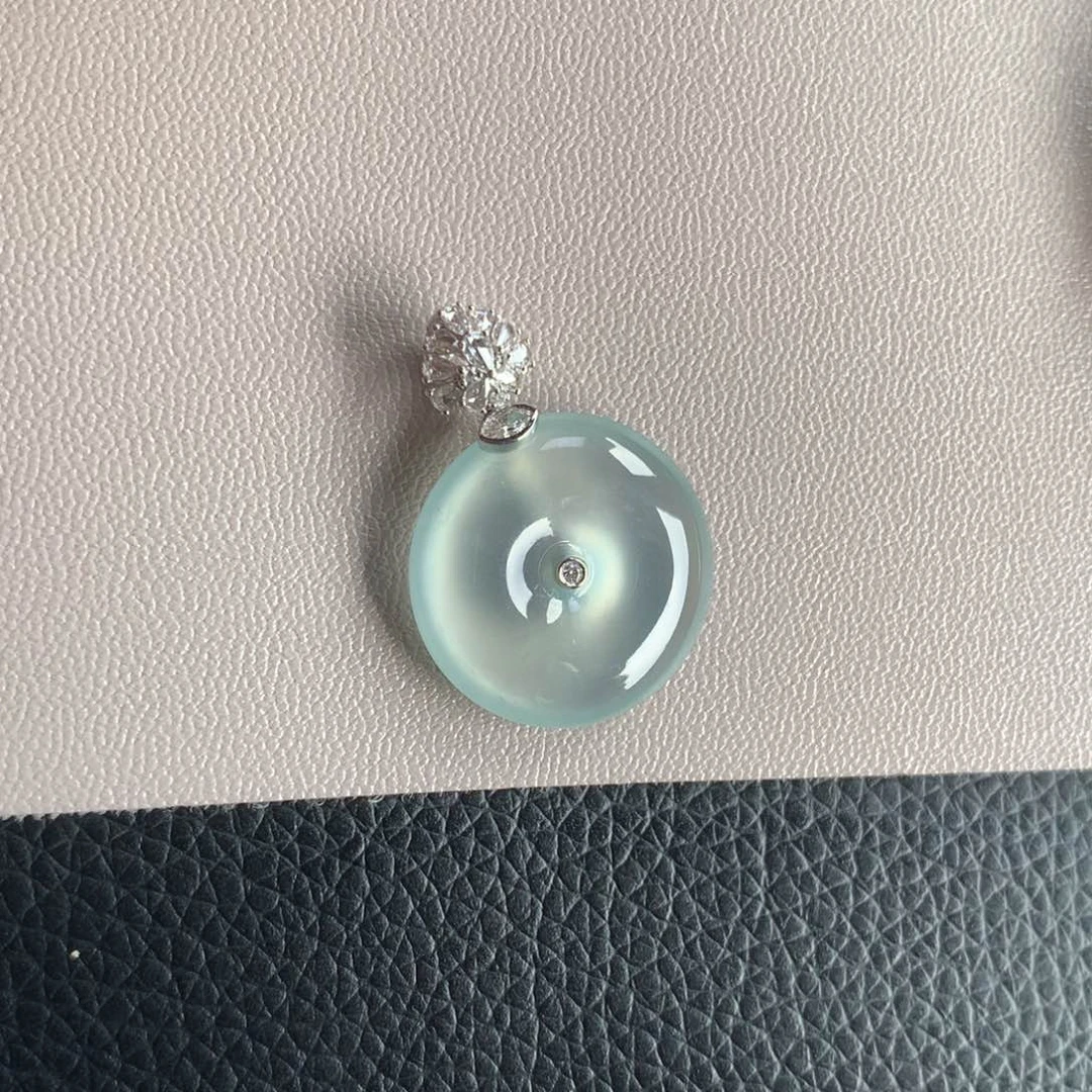 翡翠颈饰18K金镶嵌天然翡翠
