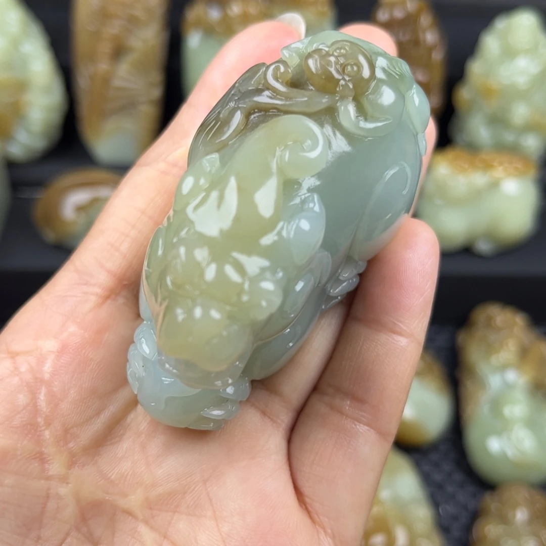 和田玉未镶嵌把件