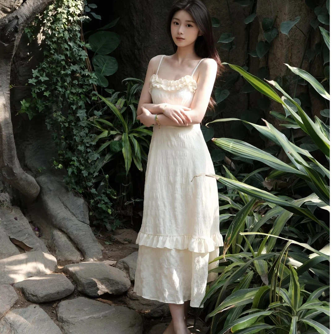 法式气质肌理感吊带连衣裙女夏装2025夏季新款收腰显瘦礼服长裙子