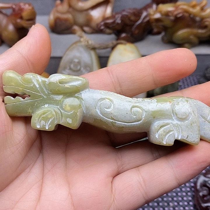 未镶嵌蛇纹石玉颈饰