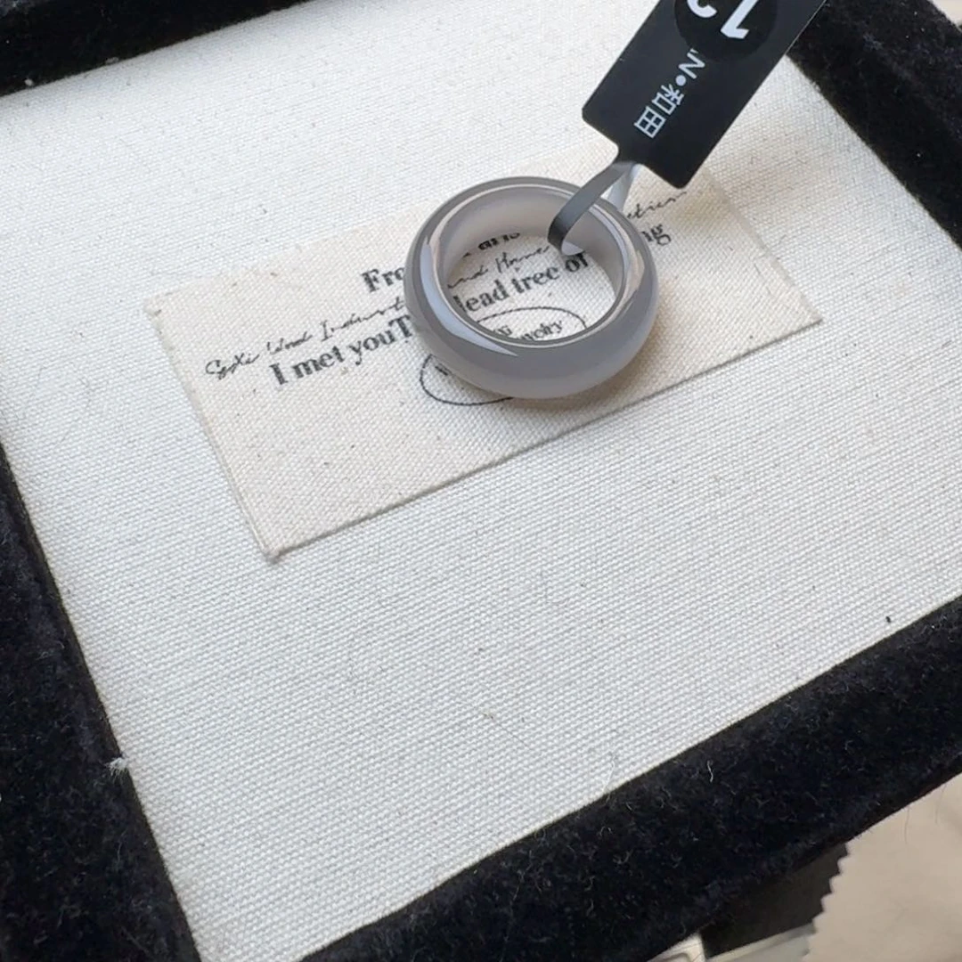 和田玉戒指未镶嵌?**暴