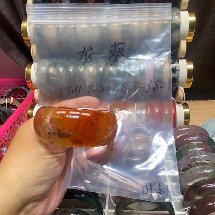 手镯玛瑙/玉髓未镶嵌龙葵。 59口。  刘