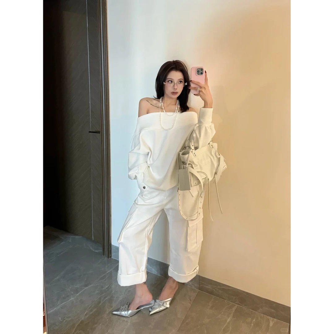 极简老钱风白色斜肩长袖卫衣休闲慵懒风松弛感露肩上衣女秋季新款