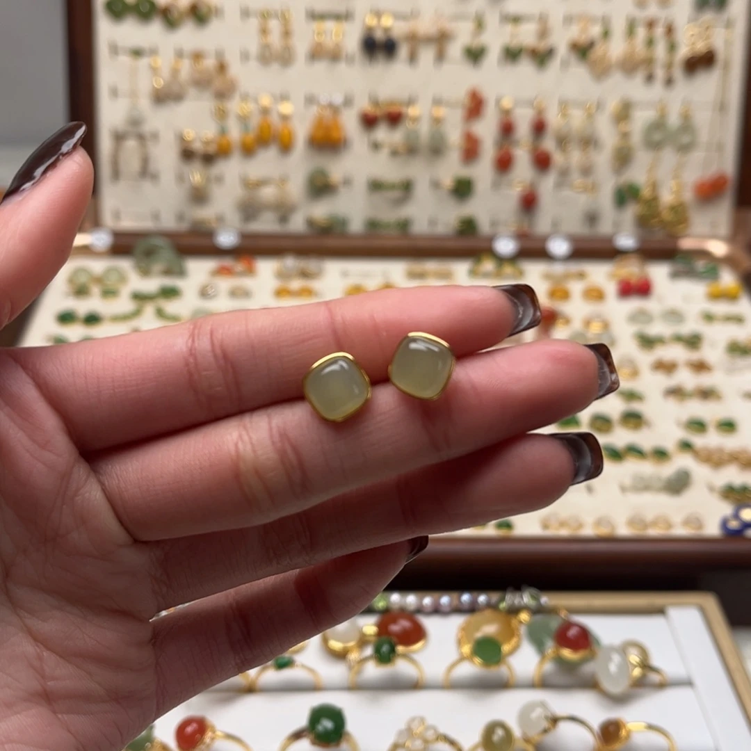 和田玉未镶嵌耳饰