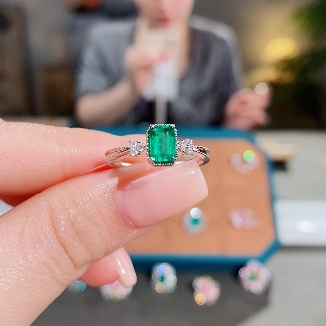 祖母绿戒指18K金镶嵌0.73ct