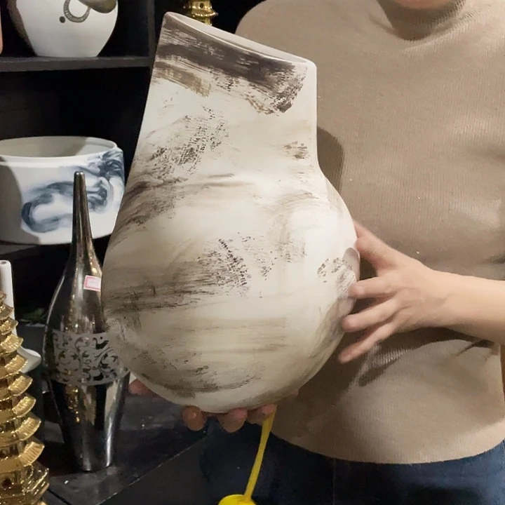 陶瓷花瓶，茶杯茶具。