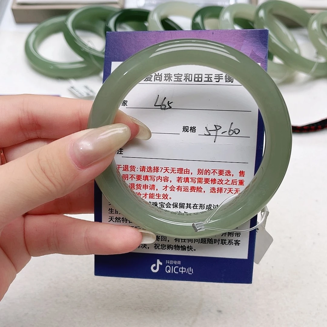潢****和田玉手镯未镶嵌