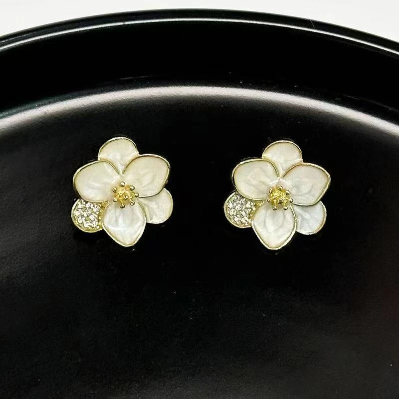 非金属亚克力耳饰 韩版新款时尚山茶花朵耳钉女简约设计感073#