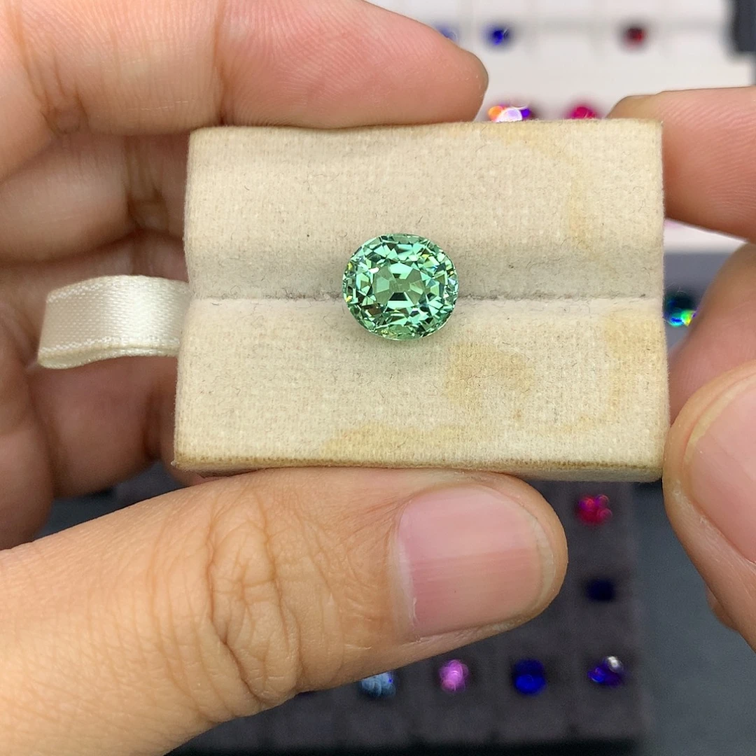裸石未镶嵌碧玺4.75克拉薄荷绿微瑕