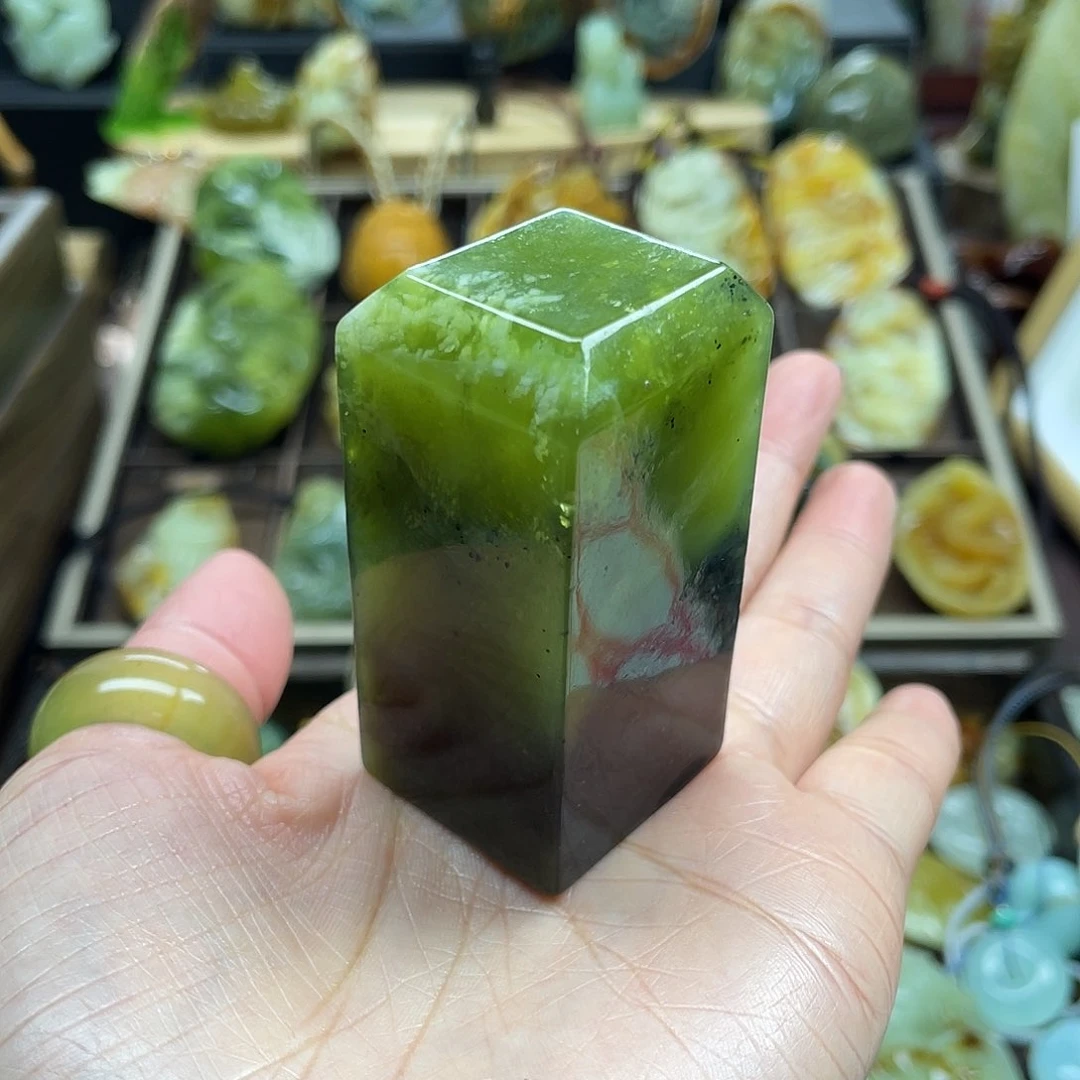 蛇纹石玉颈饰未镶嵌岫玉印章有点线