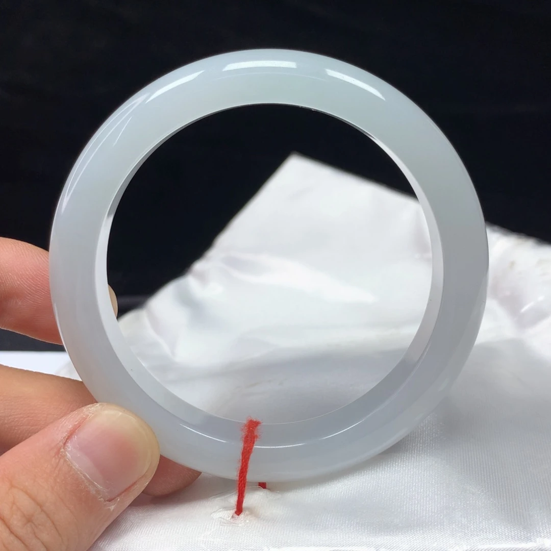 翡翠手镯（圆镯）未镶嵌55.8