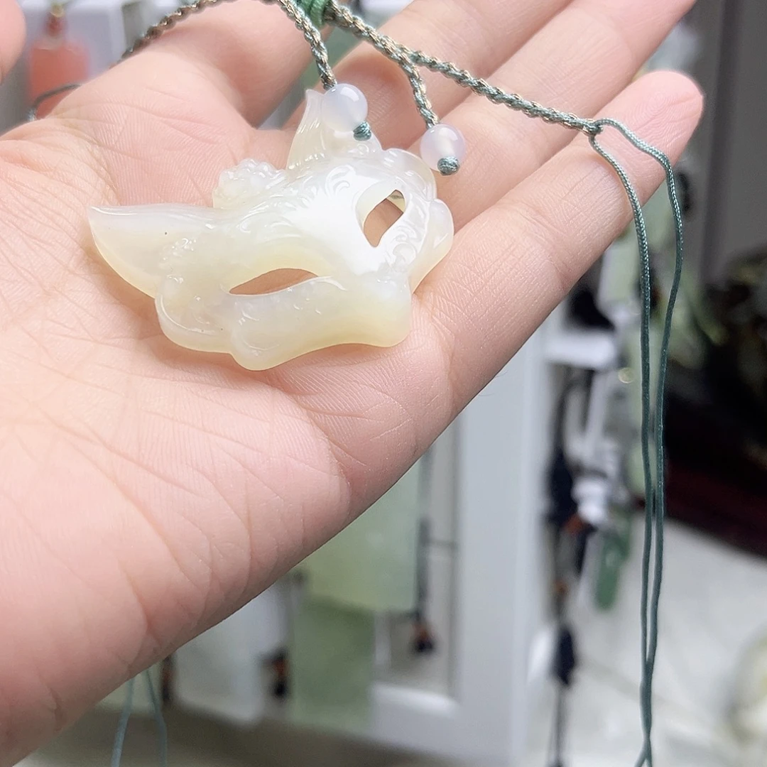 阿***狸岫玉未镶嵌吊坠(赠链)脸颊打眼 不退不换