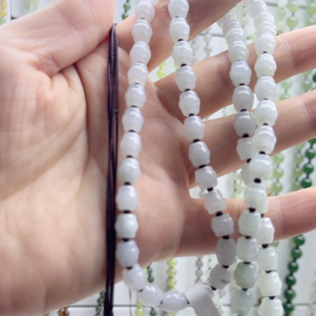 何***洁翡翠未镶嵌颈饰珠链