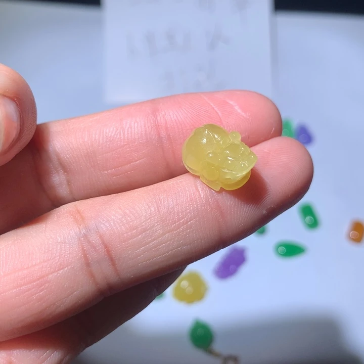 一***你翡翠未镶嵌颈饰挂件