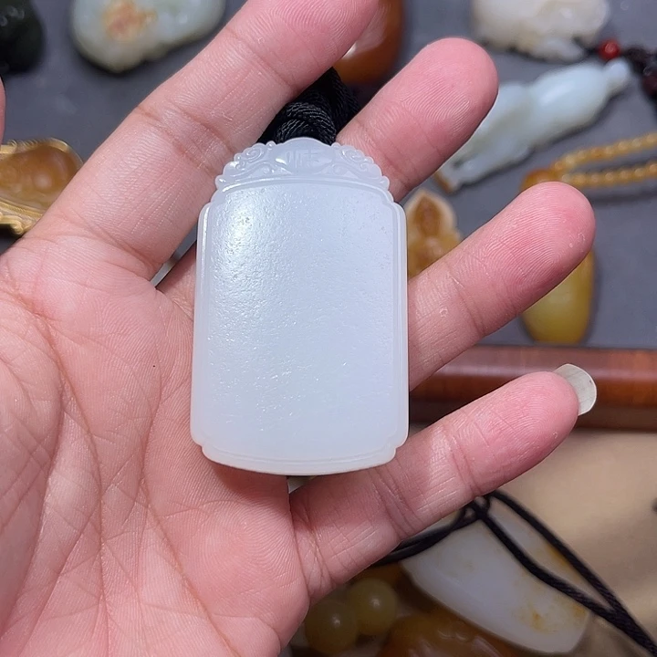 森***司和田玉未镶嵌颈饰