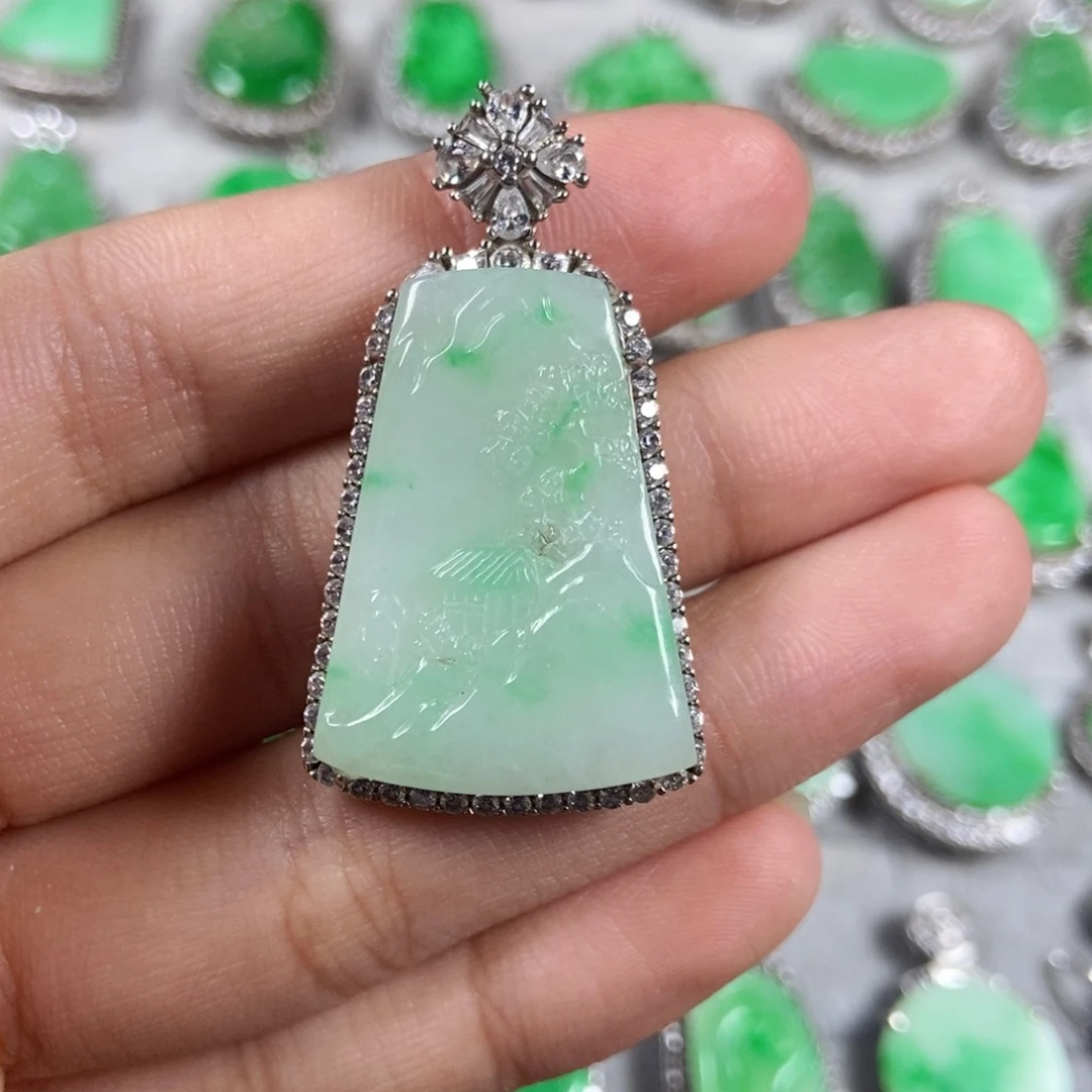 颈饰未镶嵌翡翠山水牌