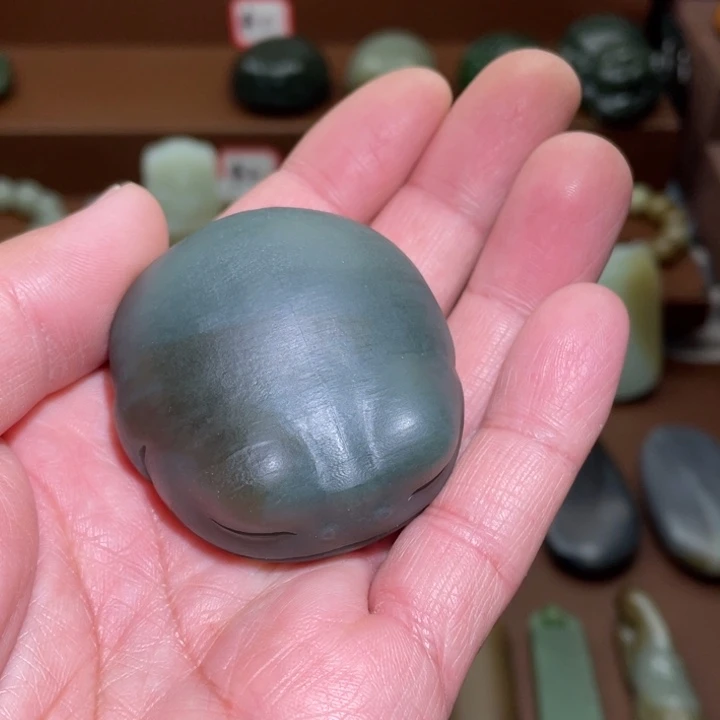 走***首和田玉未镶嵌颈饰