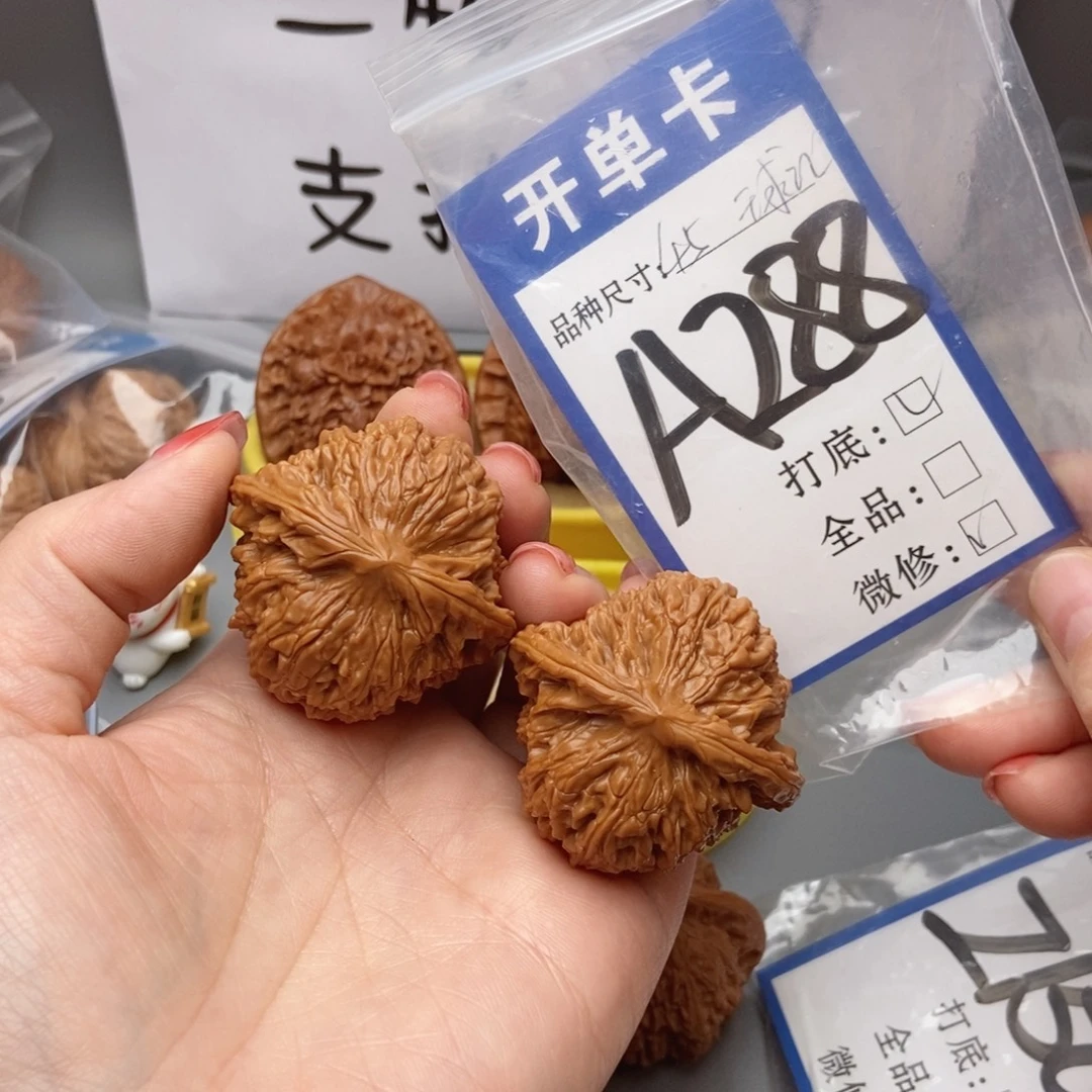 独***军桃核吊坠核桃南疆